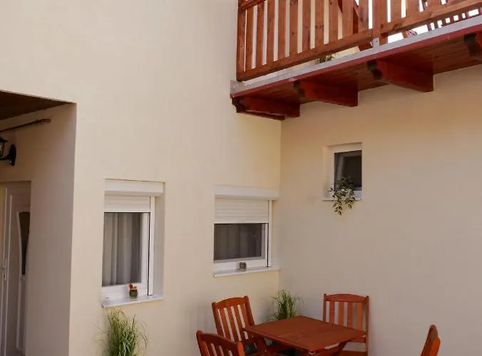 Varfal Apartament Eger