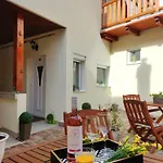Appartement Varfal I *