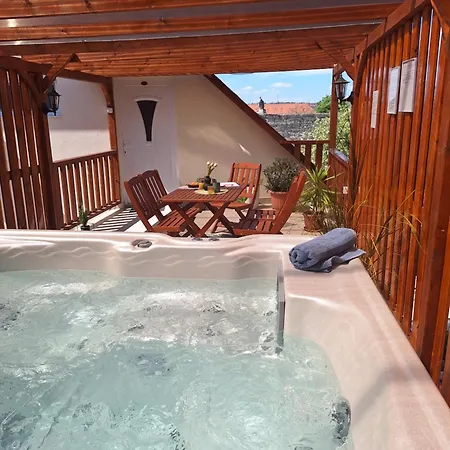Appartement Varfal I Eger